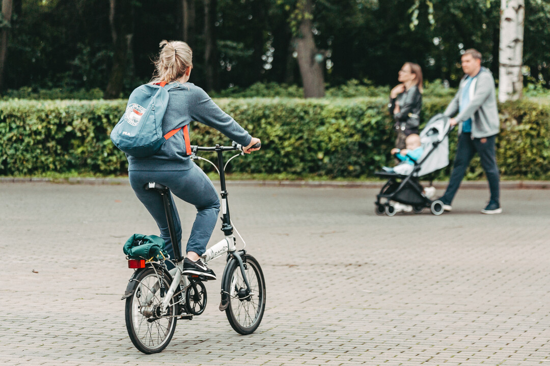 Складной велосипед в городе делает жизнь намного мобильнее: езда по городу или парку, на работу или деловое совещание. Велосипед небольших размеров весьма удобен при непродолжительных поездках.